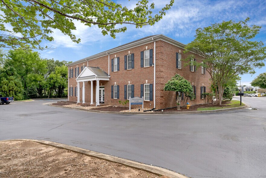 634 Fairview Rd, Simpsonville, SC à vendre - Photo de l’immeuble – Image 2 sur 40