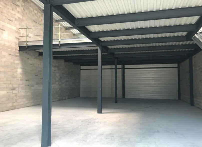 Local d'activités dans Artigues-près-Bordeaux à vendre - Photo de l’immeuble – Image 3 sur 12