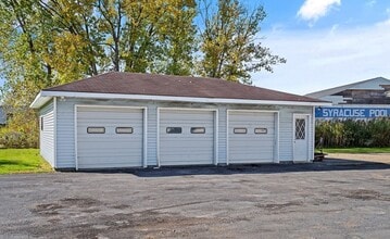 8125-8127 Thompson Rd, Clay, NY à louer Photo intérieure– Image 1 sur 1