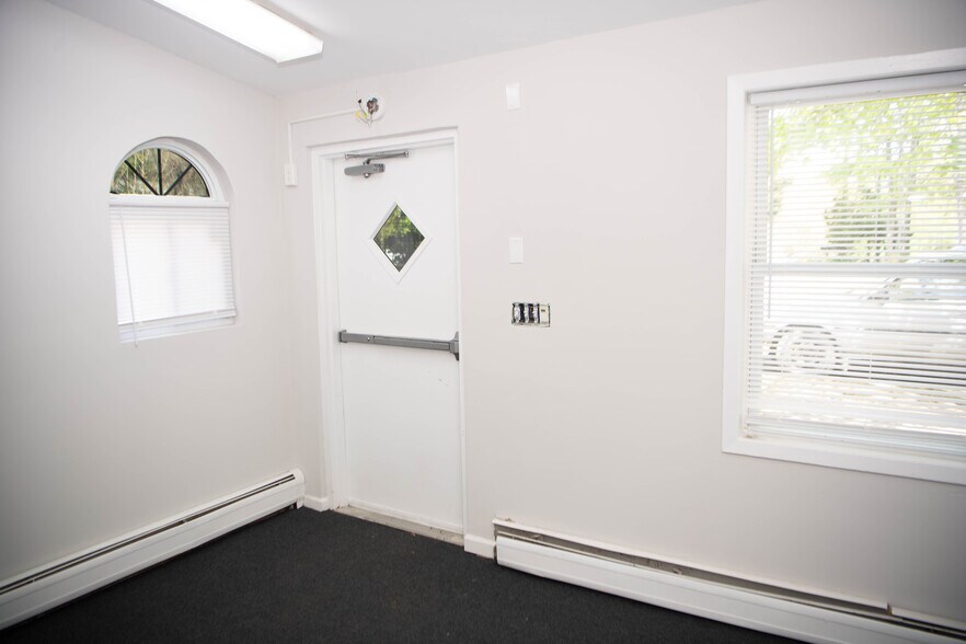 249 N Middletown Rd, Pearl River, NY à vendre - Photo intérieure – Image 3 sur 27