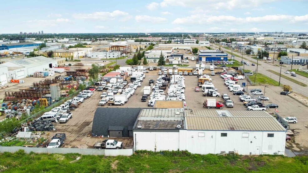 7020 50 St NW, Edmonton, AB à vendre - Aérien – Image 2 sur 11