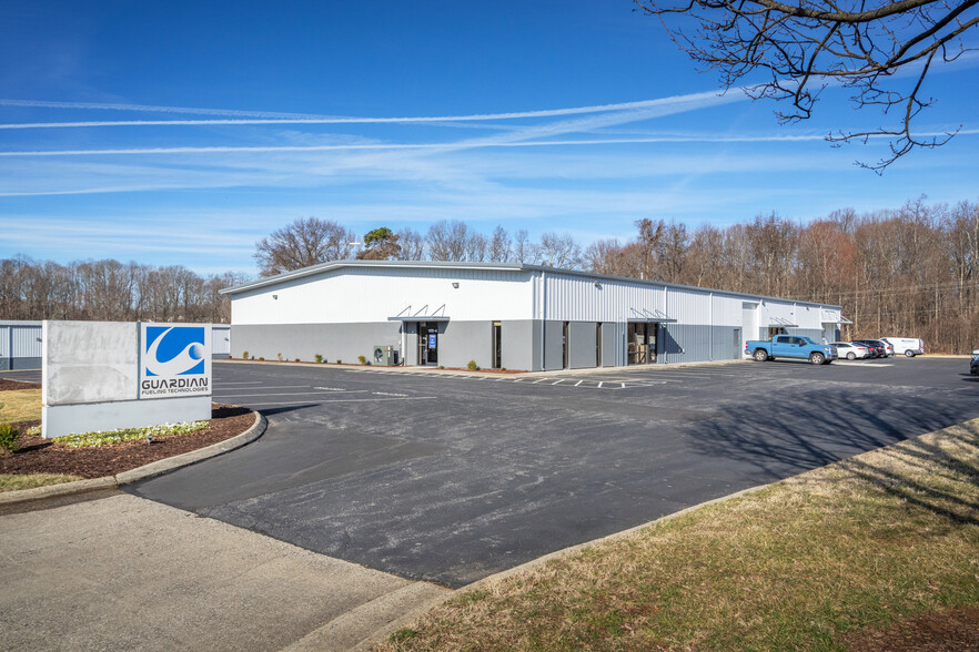 1175 S Park Dr, Kernersville, NC à louer - Photo de l’immeuble – Image 3 sur 9