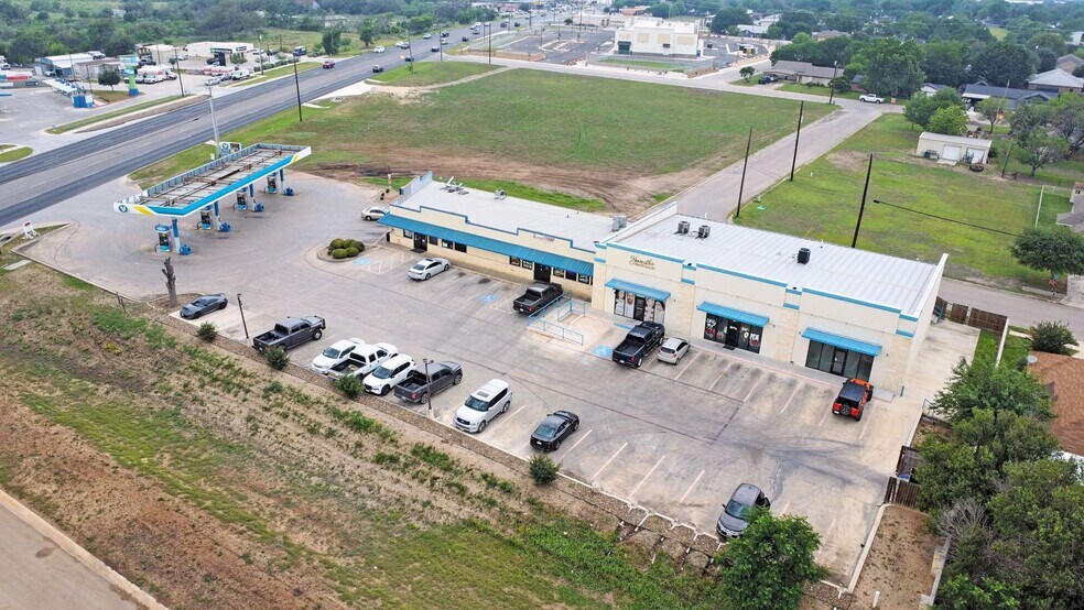 1071 E TX-46 Hwy, New Braunfels, TX à louer - Photo de l’immeuble – Image 3 sur 21