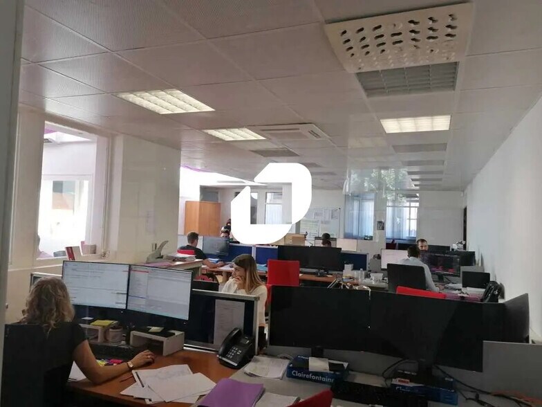 Bureau dans Neuville-sur-Saône à louer - Photo de l’immeuble – Image 2 sur 11