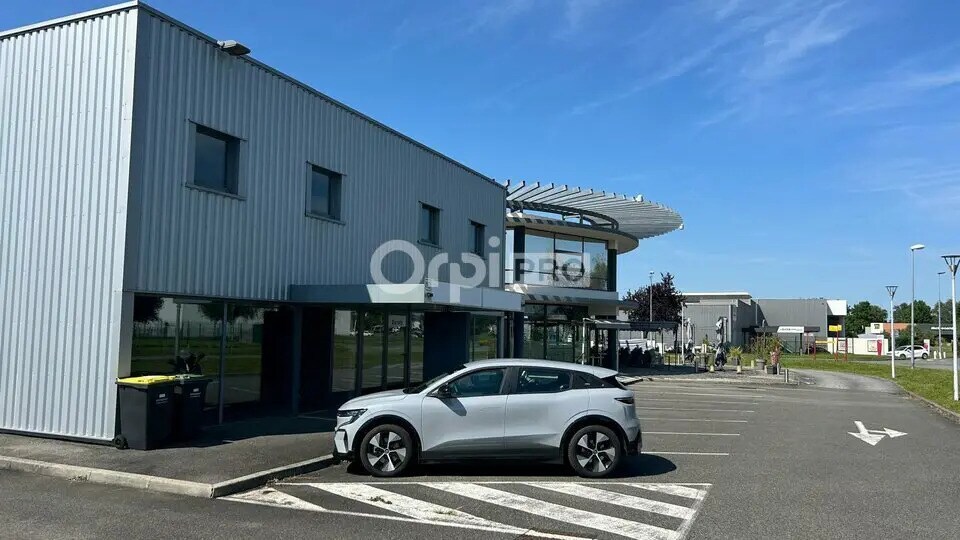 Local d'activités dans Serres-Castet à vendre - Photo de l’immeuble – Image 2 sur 8