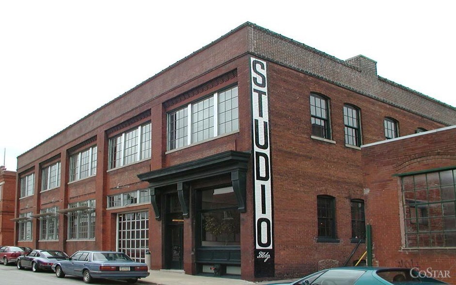 210 W 19th Ter, Kansas City, MO à louer - Photo de l’immeuble – Image 3 sur 31