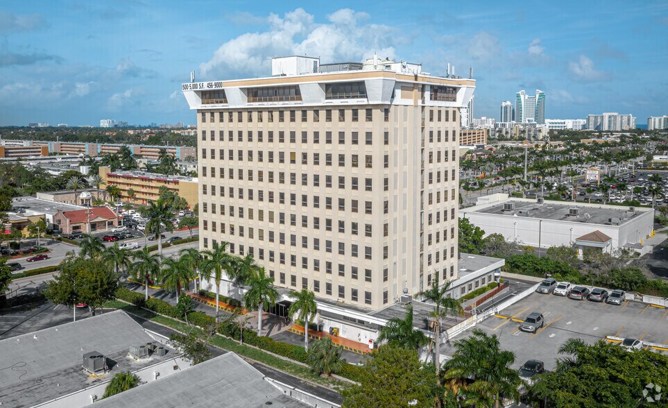 1250 E Hallandale Beach Blvd, Hallandale Beach, FL à louer - Photo de l’immeuble – Image 2 sur 79