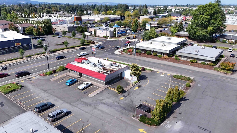 398 Lancaster Dr NE, Salem, OR à vendre - Photo de l’immeuble – Image 2 sur 11