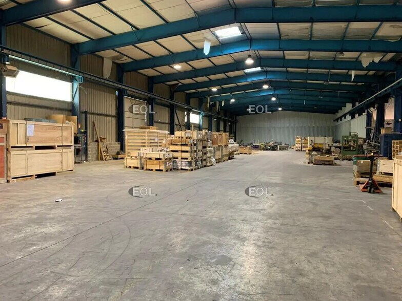 Local d’activités dans Saint-Rémy-de-Provence à louer - Photo de l’immeuble – Image 1 sur 2