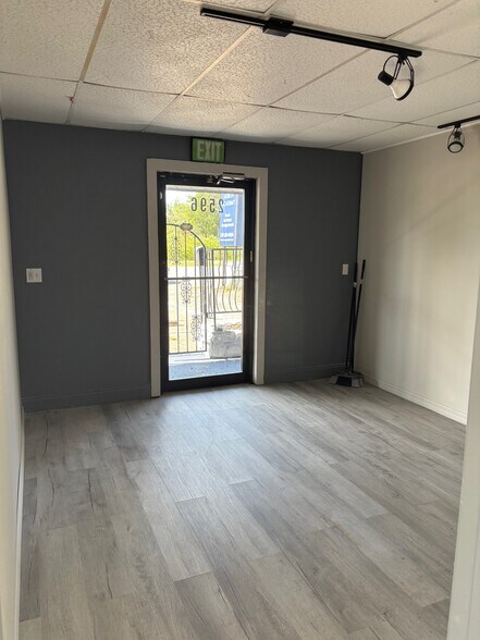 2596 Nursery Rd, Clearwater, FL à louer - Photo de l’immeuble – Image 3 sur 31