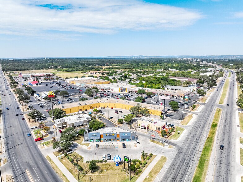 7723 Guilbeau Rd, San Antonio, TX à vendre - Photo de l’immeuble – Image 2 sur 18