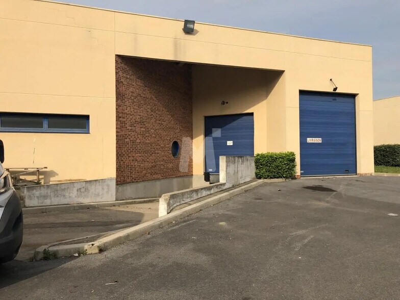 Local d’activités dans Moissy-Cramayel à louer - Photo de l’immeuble – Image 3 sur 11