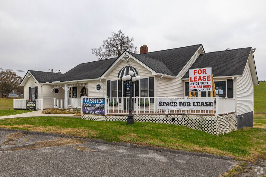 115 Main St, Jacksboro, TN à louer - Photo principale – Image 1 sur 3