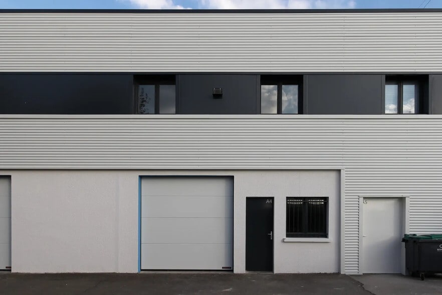 380 Avenue Blaise Pascal, Moissy-Cramayel à louer - Photo de l’immeuble – Image 2 sur 7