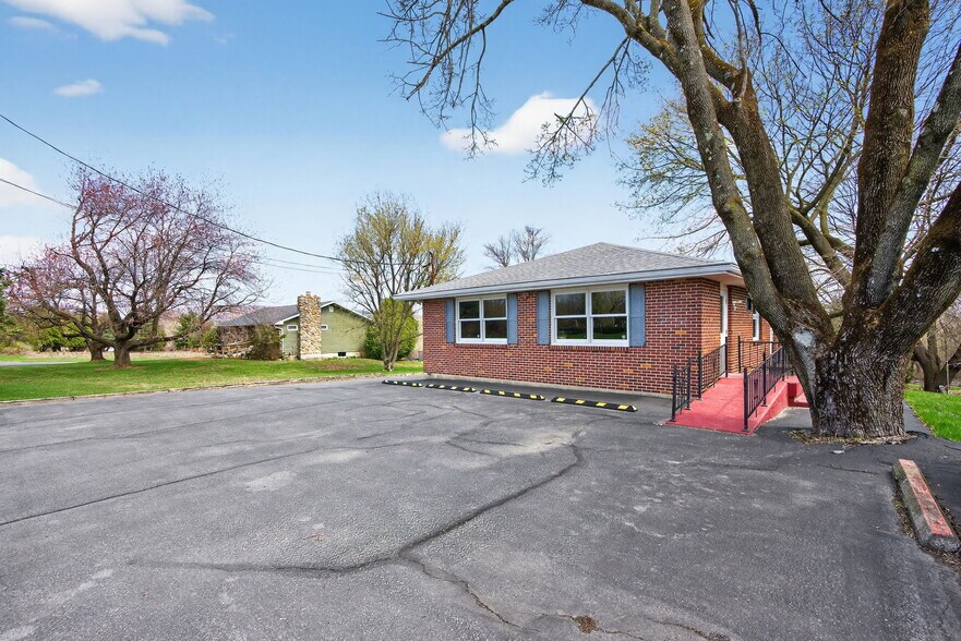 6534 Sullivan Trl, Wind Gap, PA à vendre - Photo de l’immeuble – Image 2 sur 50