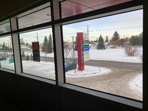 11320 119th St NW, Edmonton, AB à louer Photo de l’immeuble– Image 2 sur 8