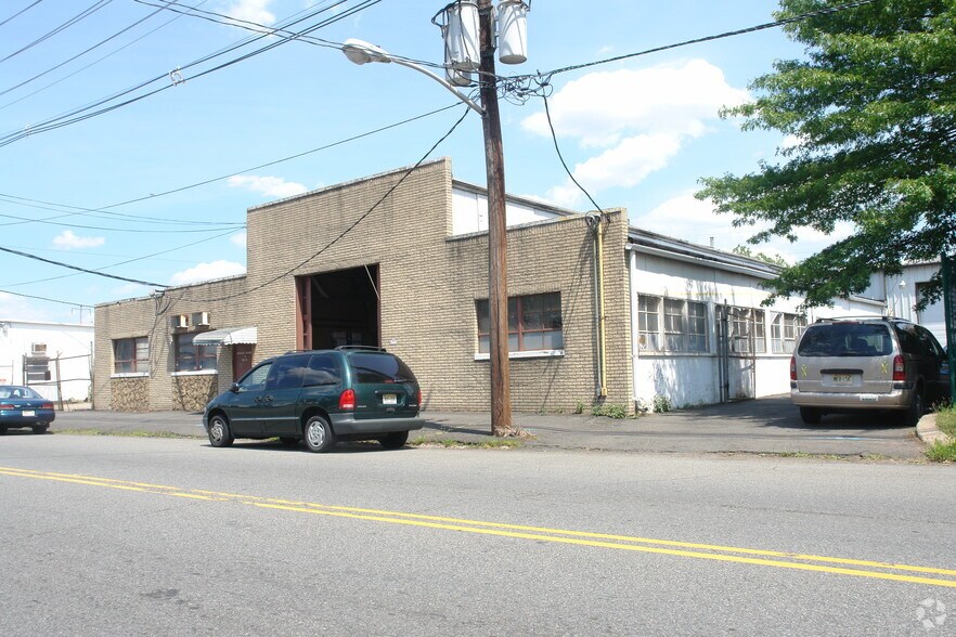 1807 W Elizabeth Ave, Linden, NJ à vendre - Photo de l’immeuble – Image 3 sur 4