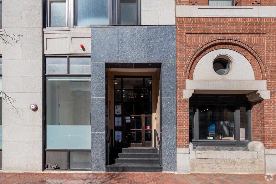 727 Atlantic Ave, Boston, MA à louer - Photo de l’immeuble – Image 2 sur 4