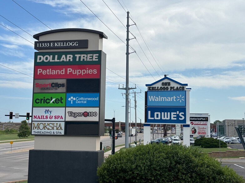 11333 E Kellogg Dr, Wichita, KS à louer - Photo de l’immeuble – Image 2 sur 14