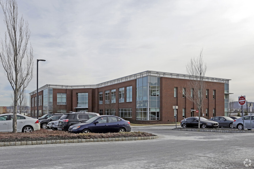 1720 Spillman Dr, Bethlehem, PA à louer - Photo principale – Image 1 sur 10