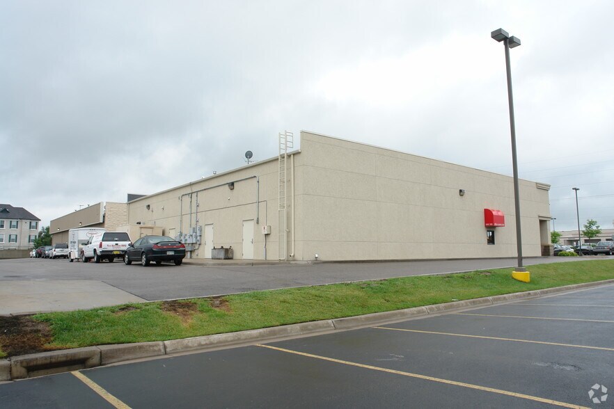 3700-3708 N Woodlawn Blvd, Wichita, KS à louer - Photo de l’immeuble – Image 2 sur 25