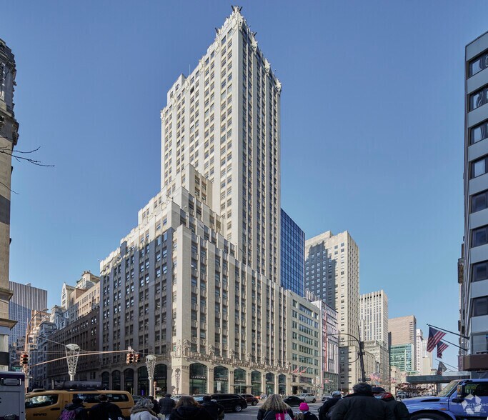 580 Fifth Ave, New York, NY à louer - Photo de l’immeuble – Image 1 sur 8