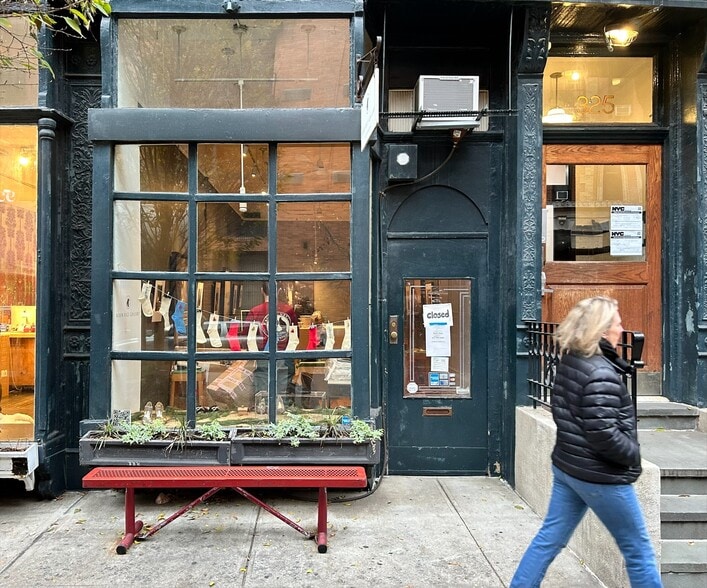 323 W 11th St, New York, NY à louer - Photo principale – Image 1 sur 31