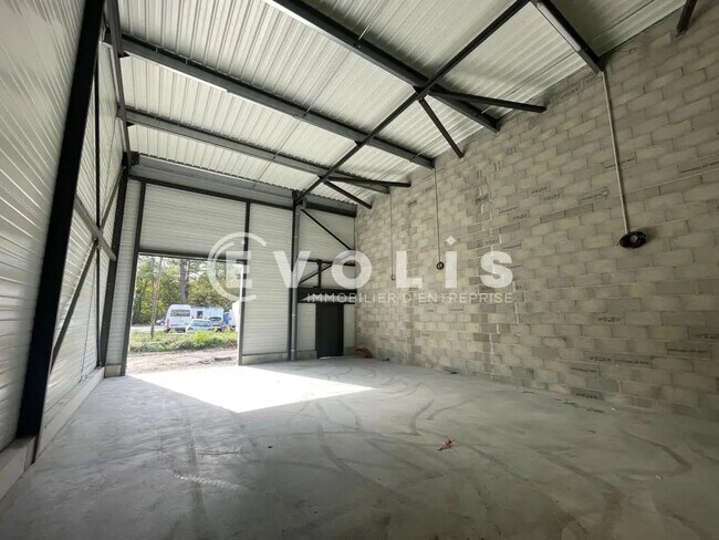 Plus de détails pour Local d’activités à vendre