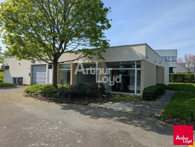 Plus de détails pour Local d'activités à louer