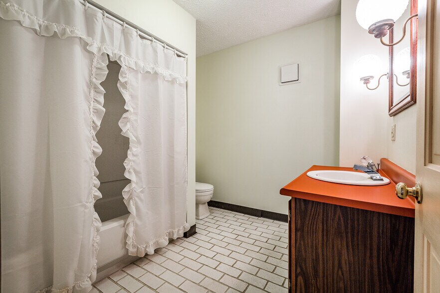3784 Cleveland Ave NW, Canton, OH à vendre - Photo de l’immeuble – Image 2 sur 31