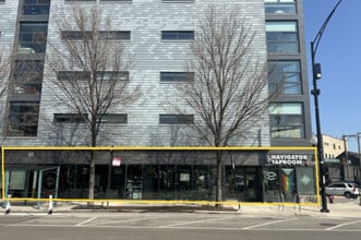 2211 N Milwaukee Ave, Chicago, IL à louer Photo de l’immeuble– Image 1 sur 6