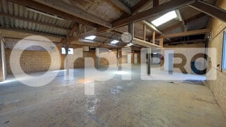 Plus de détails pour Local d'activités à louer