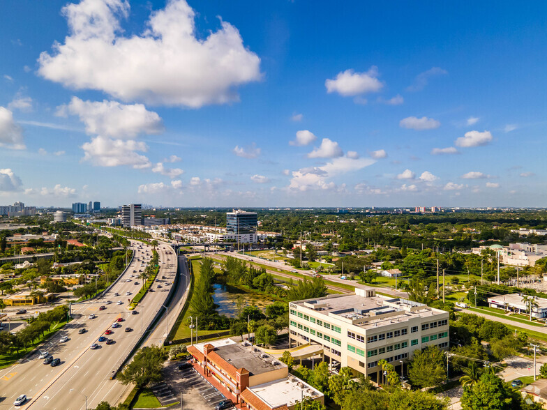 20601 E Dixie Hwy, Aventura, FL à louer - Photo de l’immeuble – Image 3 sur 3