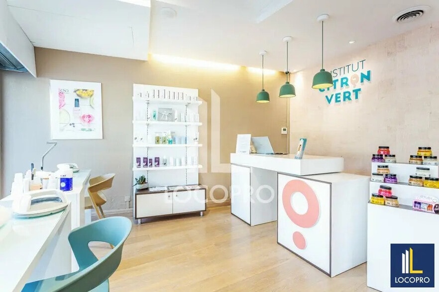 Local commercial dans Antibes à louer - Photo de l’immeuble – Image 2 sur 6