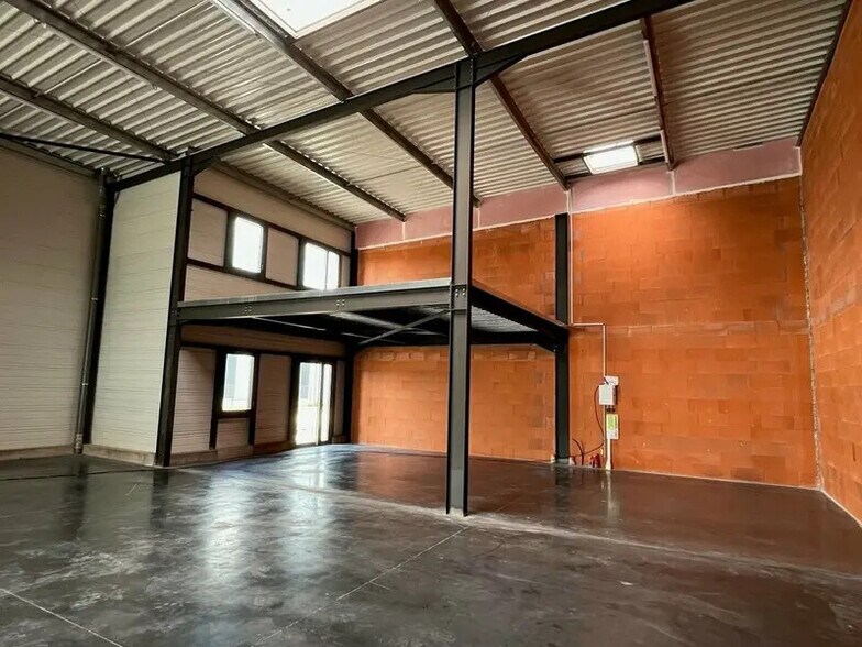 Local commercial dans Saint-Marcel à vendre - Photo intérieure – Image 2 sur 4