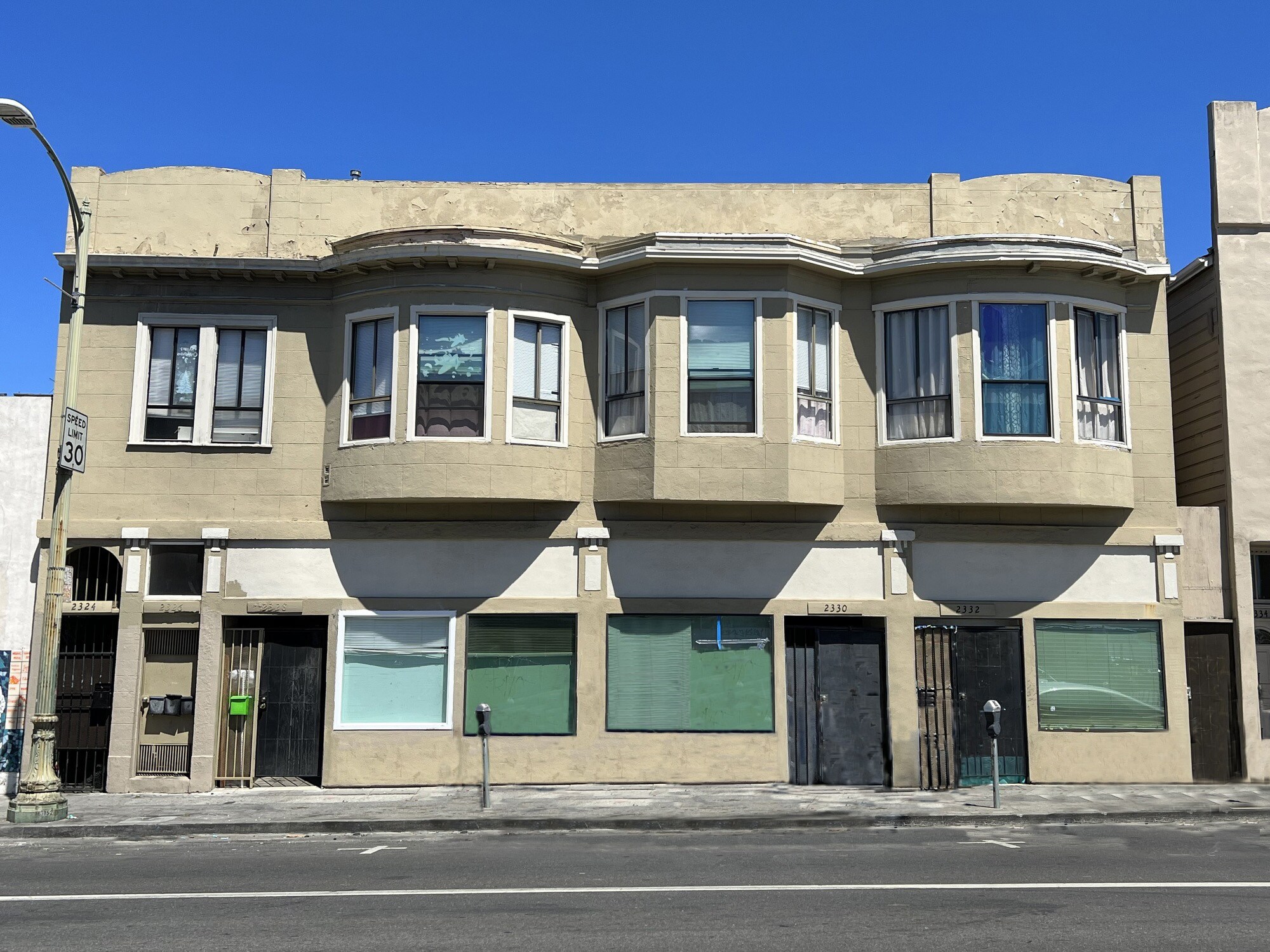 2324-2332 International Blvd, Oakland, CA à vendre Photo principale– Image 1 sur 6