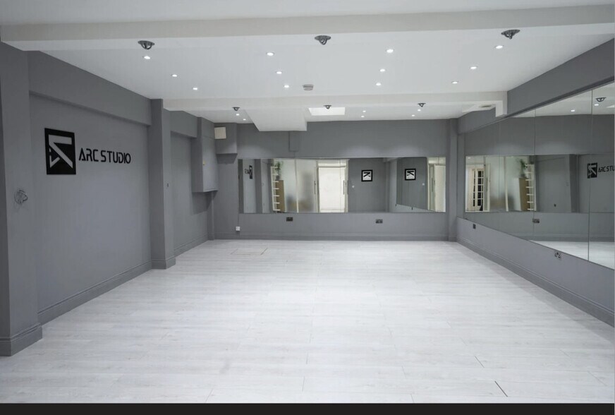 345 North End Rd, Londres à louer - Photo de l’immeuble – Image 2 sur 8