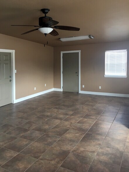 5103 Estes Pky, Longview, TX à louer - Photo intérieure – Image 3 sur 9