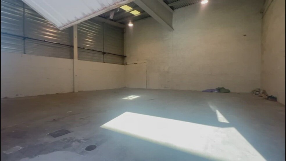 Industriel/Logistique dans Cabanillas del Campo, Guadalajara à louer - Vidéo sur l’annonce professionnelle – Image 2 sur 2