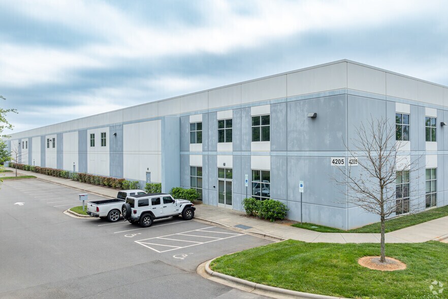 4205 Shopton Rd, Charlotte, NC à louer - Photo de l’immeuble – Image 2 sur 7
