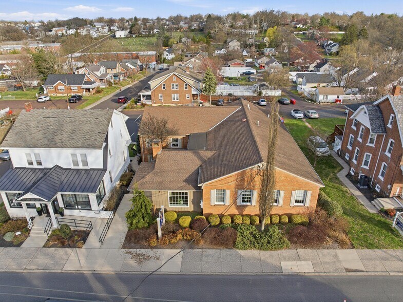 307 E Broad St, Souderton, PA à louer - Photo de l’immeuble – Image 3 sur 16