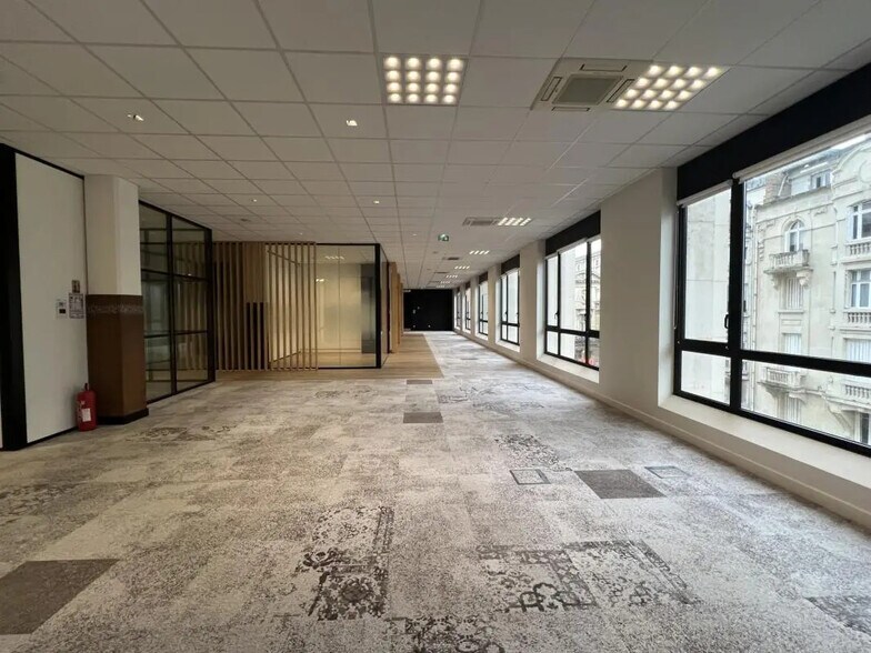 Bureau dans Reims à louer - Photo de l’immeuble – Image 2 sur 12