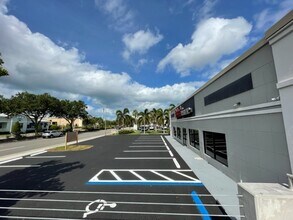 2665 Davis Blvd, Naples, FL à vendre Photo intérieure– Image 2 sur 9
