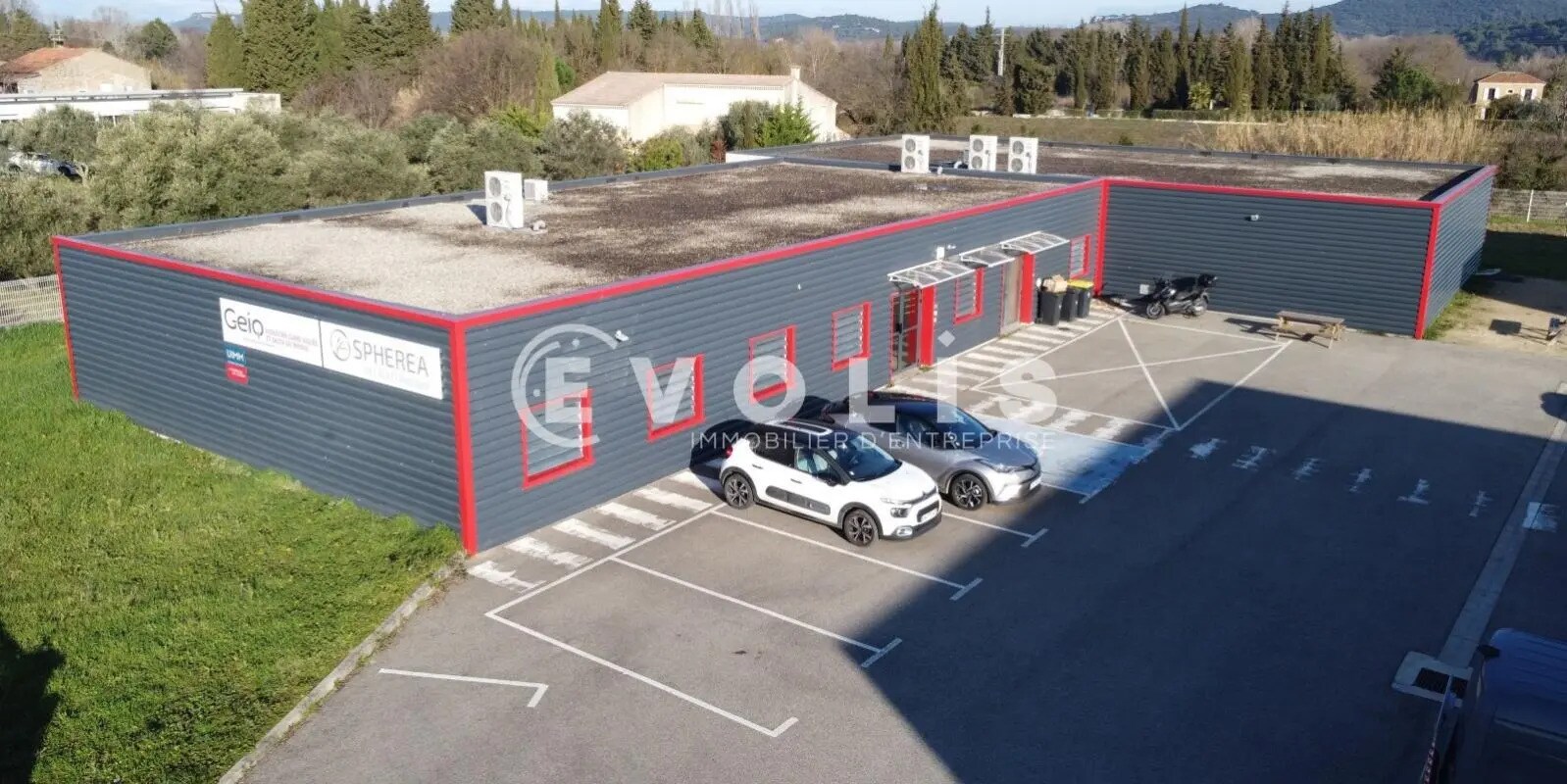 Local d'activités dans Bagnols-sur-Cèze à vendre Photo de l’immeuble– Image 1 sur 11