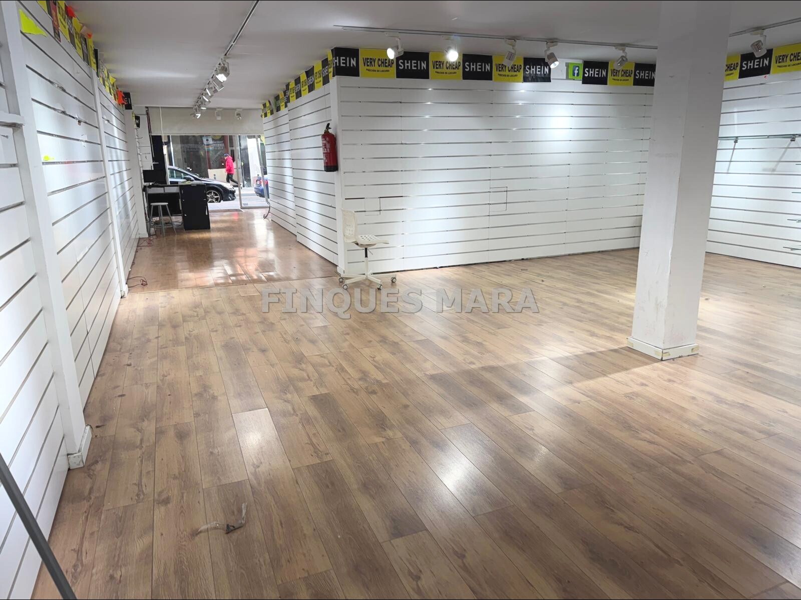 Local commercial dans Sant Boi de Llobregat, Barcelona à louer Photo intérieure– Image 1 sur 5