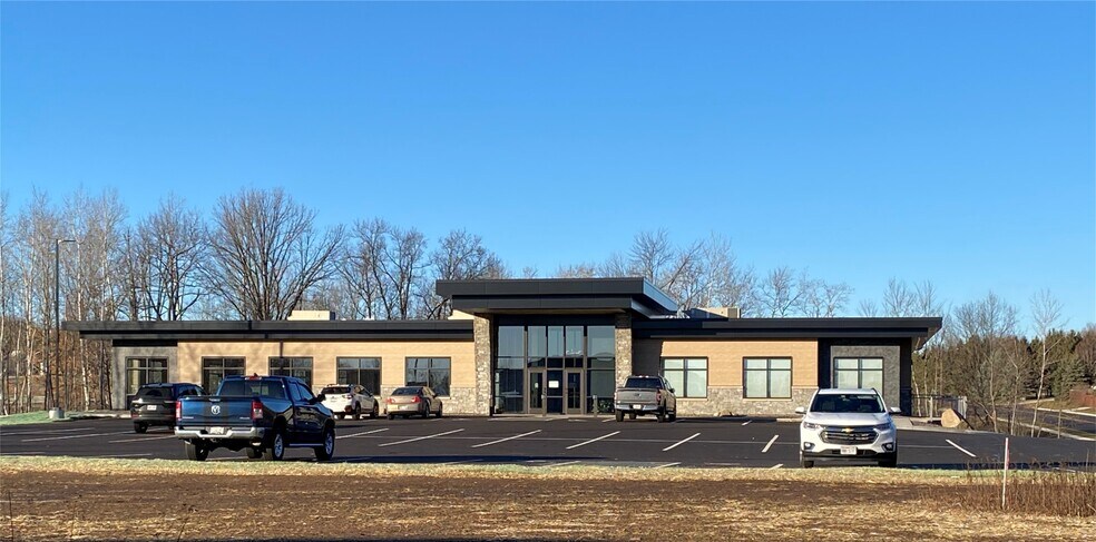 2600 Wisconsin Ave, Rice Lake, WI à louer - Photo principale – Image 1 sur 1