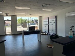 8233-8243 Kennedy Ave, Highland, IN à louer Photo intérieure– Image 2 sur 5