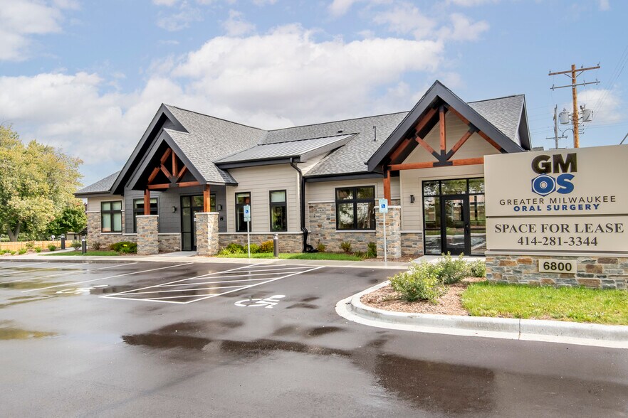 6810 W Layton Ave, Greenfield, WI à louer - Photo de l’immeuble – Image 2 sur 3