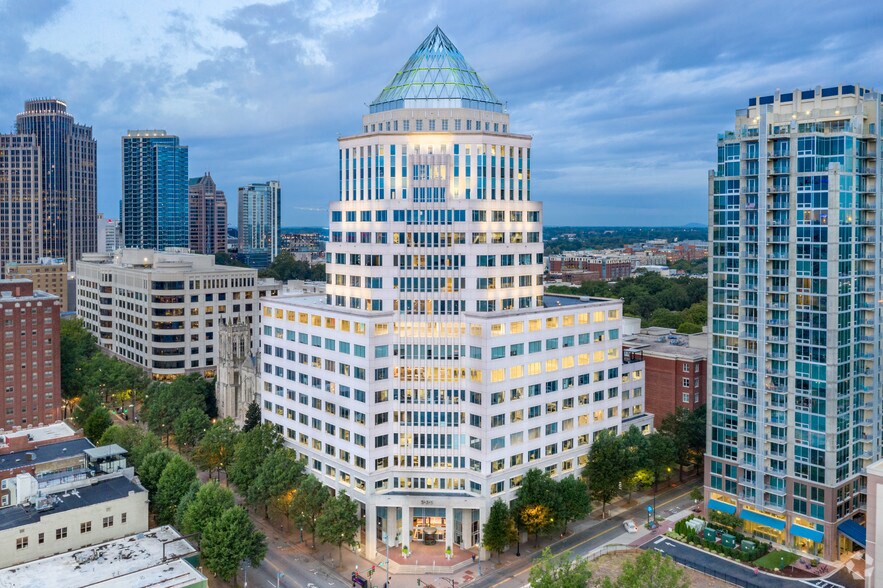 525 N Tryon St, Charlotte, NC à louer - Photo de l’immeuble – Image 3 sur 14