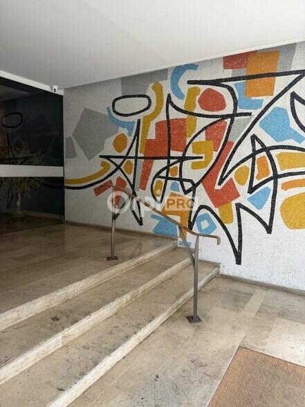 Bureau dans Nevers à louer - Hall d’entrée – Image 3 sur 12